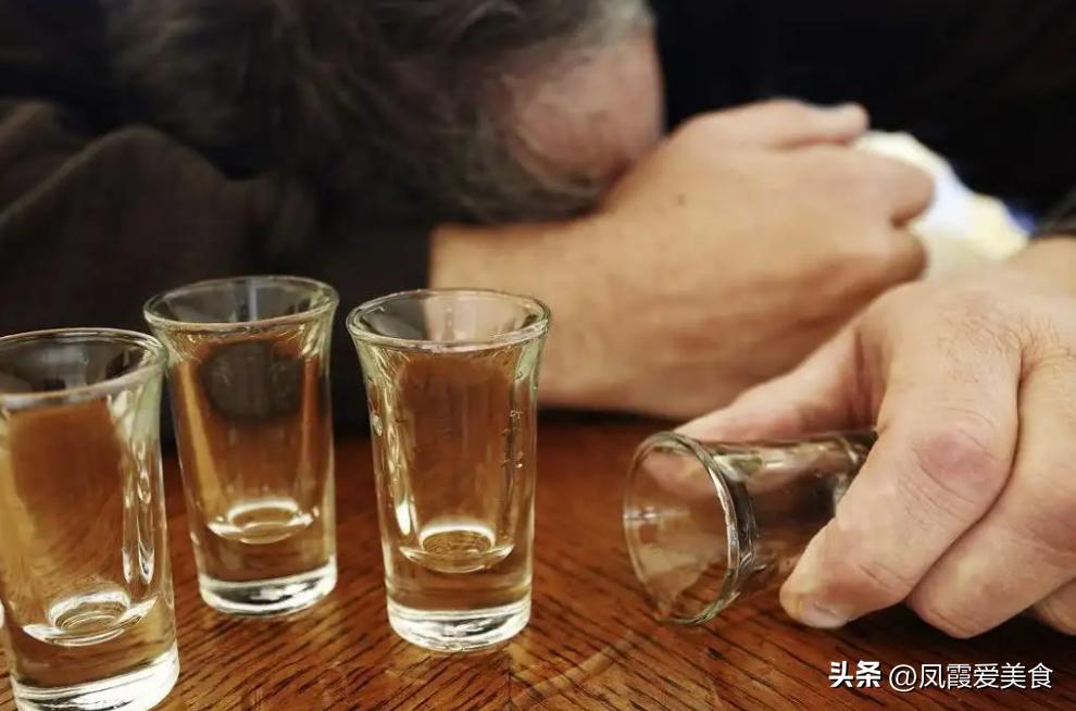 喝酒多第二天酒气不散怎么解酒气,喝酒后怎么消除屋内酒气