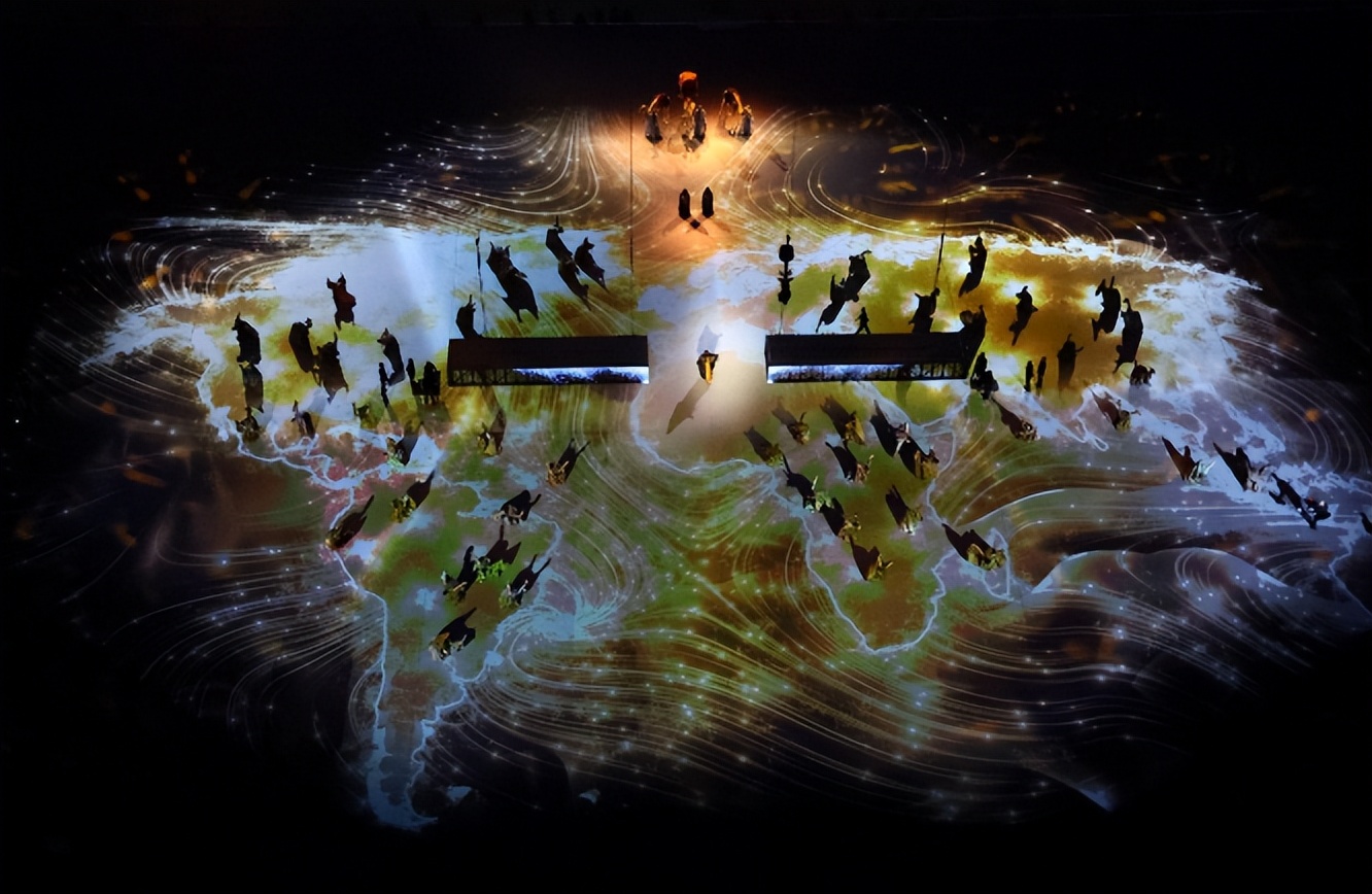 世界杯开幕式表演者戴的红色墨镜,足球世界杯开幕式田柾国