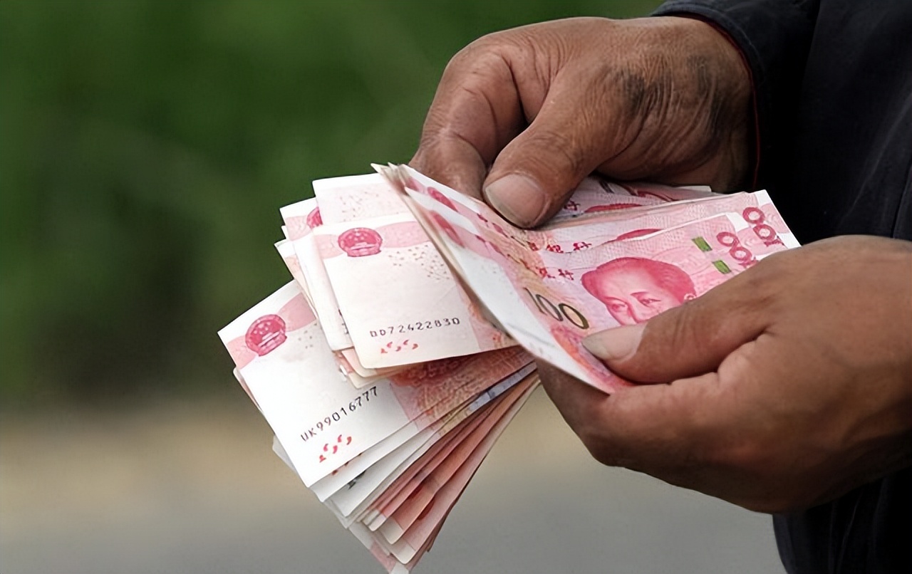 定期存款5万存一年利率2.0%,存银行25万一年利息5375元