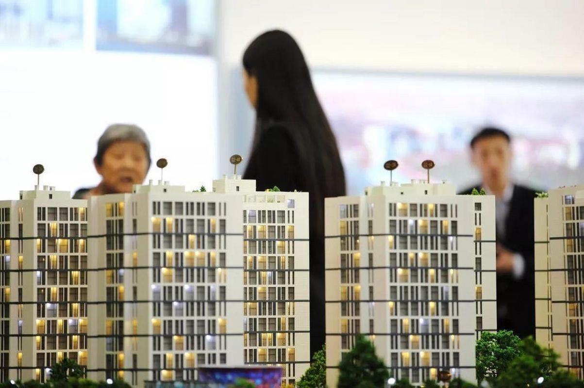 美媒美国国债首次突破30万亿美元,中国最近买美国债券最新信息