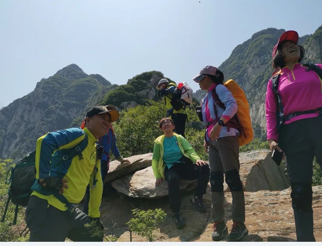 20230513嵩山月亮坡四号线溜腿，旁边的小山脊又出意外了