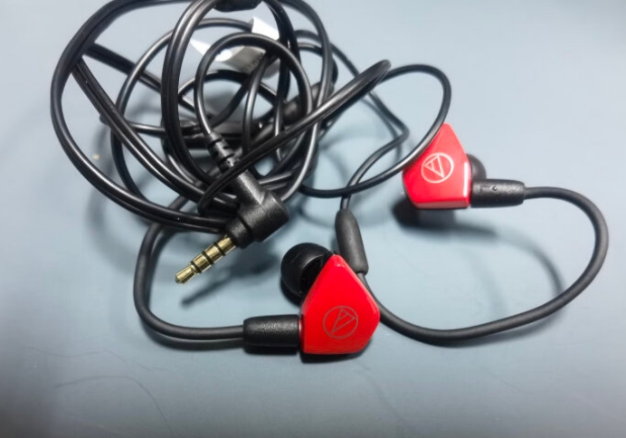 入耳式隔音有线耳机推荐,头戴式耳机排行榜前十名隔音