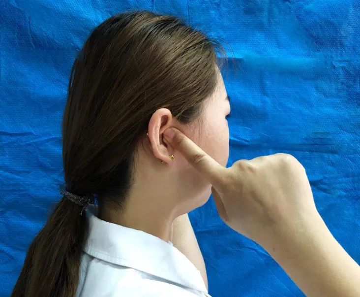 一招治耳聋最有效的方法,治耳聋的保健操