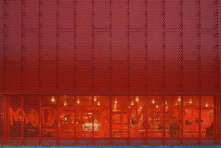 亚洲照明设计师协会丨光影下的冲孔板，金属界的颜值担当