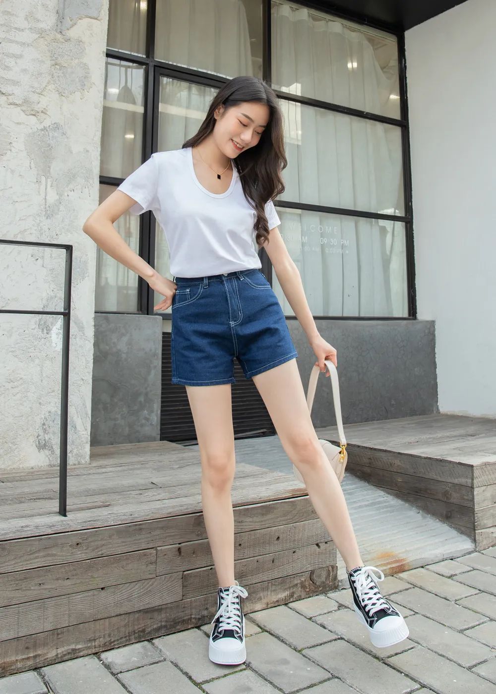 帆布鞋穿搭显瘦,时尚帆布鞋休闲百搭时髦又减龄