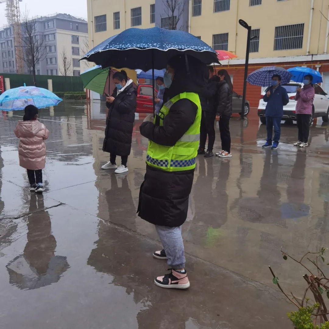 防控疫情他们在风雪中坚守,抗击疫情他们在行动