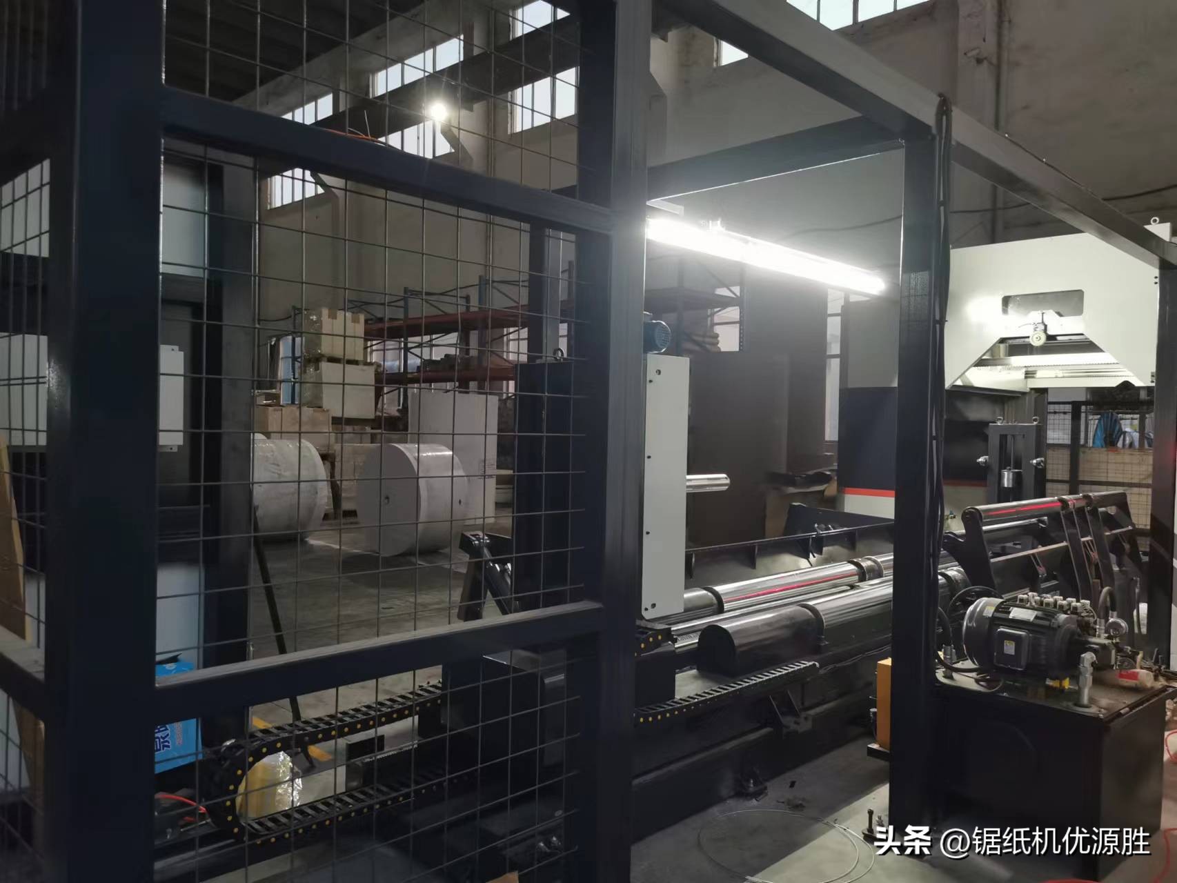 随着锯纸机的优势渐渐凸显，阐述锯纸机的特色分析都有哪些呢