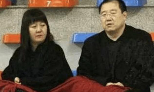 英如镝妈妈梁欢和宋丹丹,梁欢的老公是谁