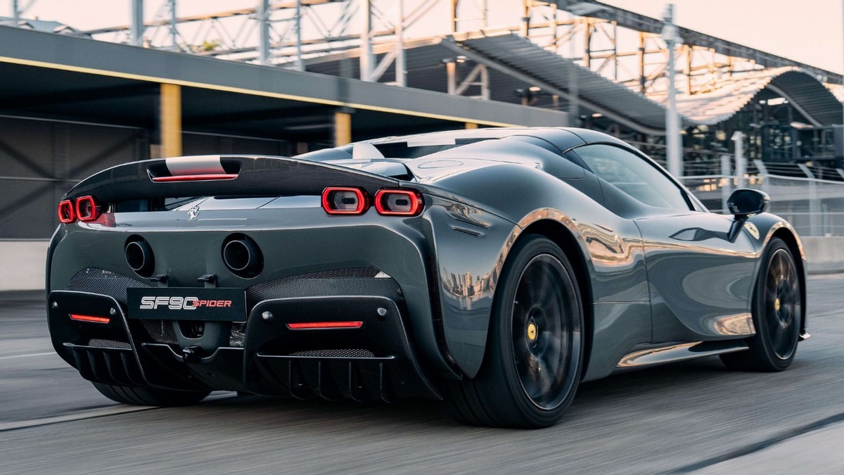 伊布拉希莫维奇的车,伊布豪车豪宅