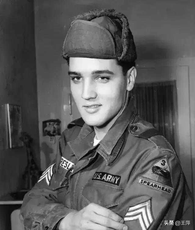 80多年前，18张日寇占领下的河南新乡老照片：骑在桥头拍照的鬼子