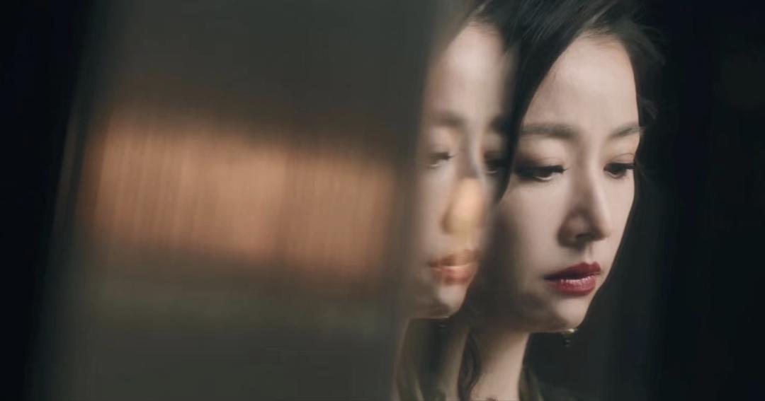 性感女神月入几十万，大家一起“下海”？她没被骂多亏有香港挡着