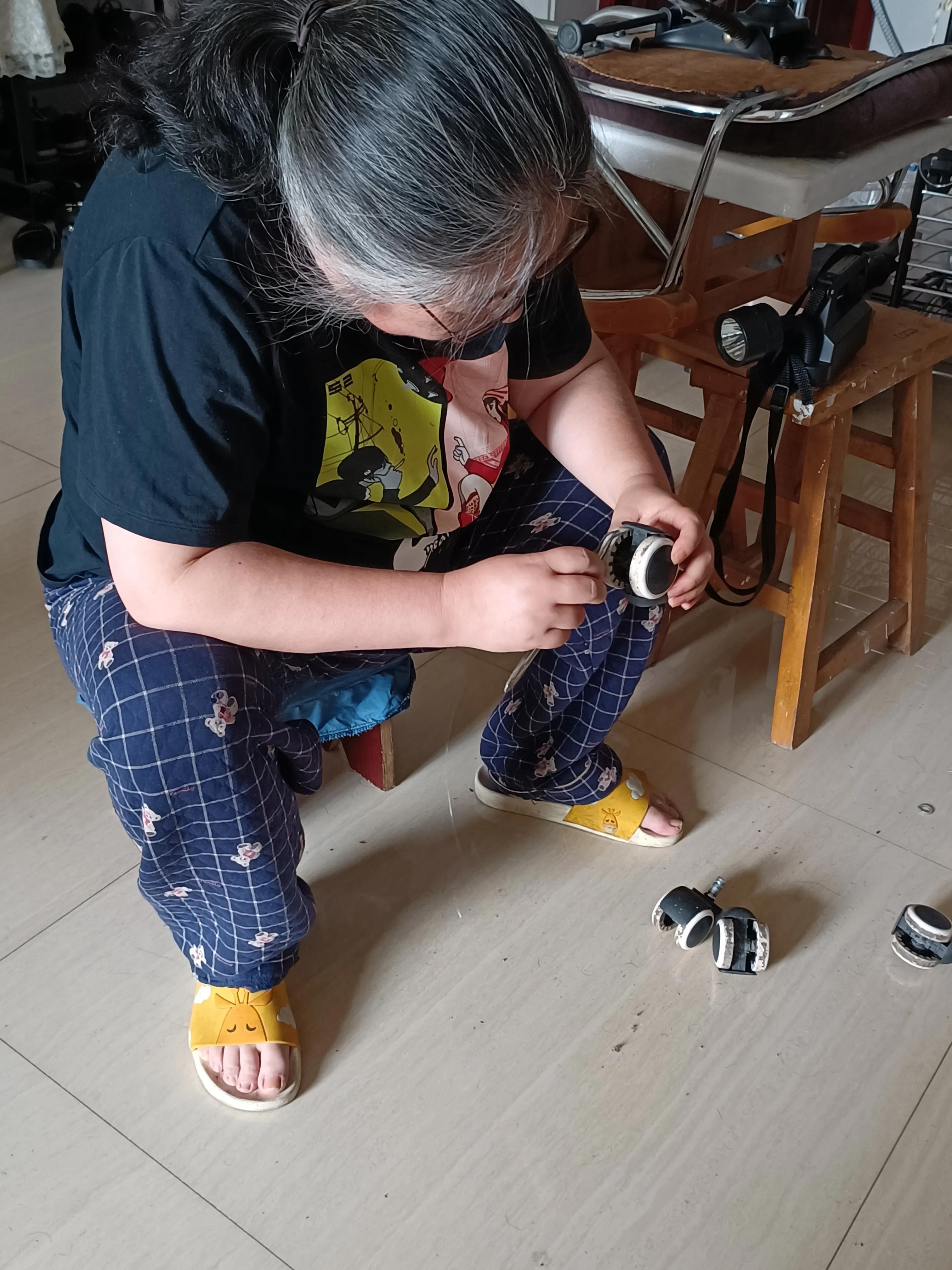 旧转椅改造翻新,办公转椅靠背调节维修