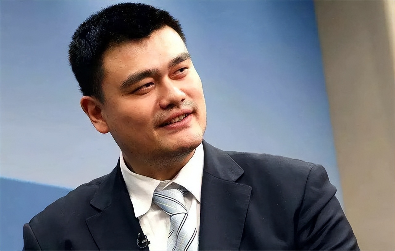 中国男篮黄金一代首发五虎现状：当官、当教练，只有他还在坚持