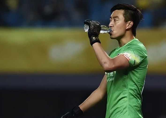 国足0比1卡塔尔韦世豪表现,“退钱哥”：国足踢得丑陋且讽刺