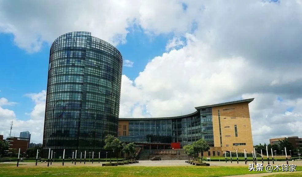 新校区先搬迁的学院,新校区搬回老校区