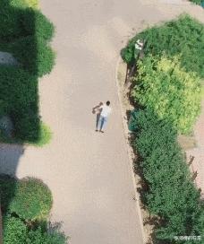 “你以为女生睡觉都是靠着男票？为你解锁更多姿势！”