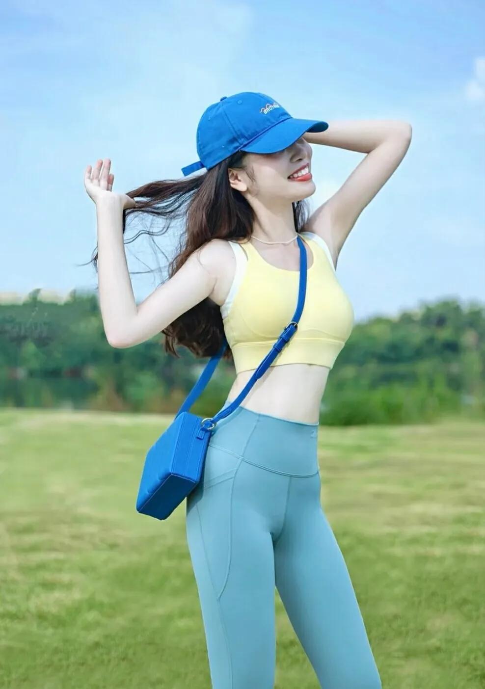 瑜伽服美女跳舞直播,瑜伽服美女最火视频