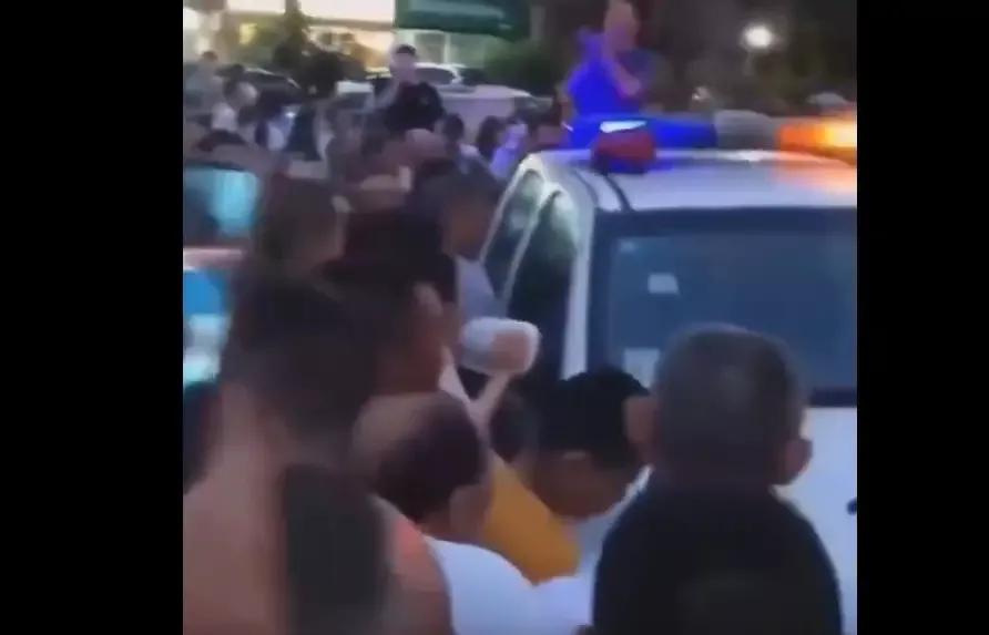 内江城管和摊贩发生冲突原视频,内江城管与摊贩冲突被堵