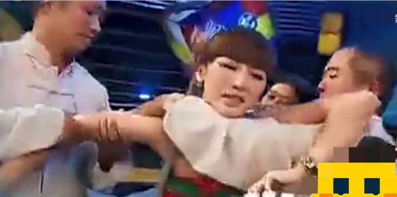 “胸前有料”柳岩：因伴娘门身败名裂，得罪陈凯歌被王思聪骂无脑