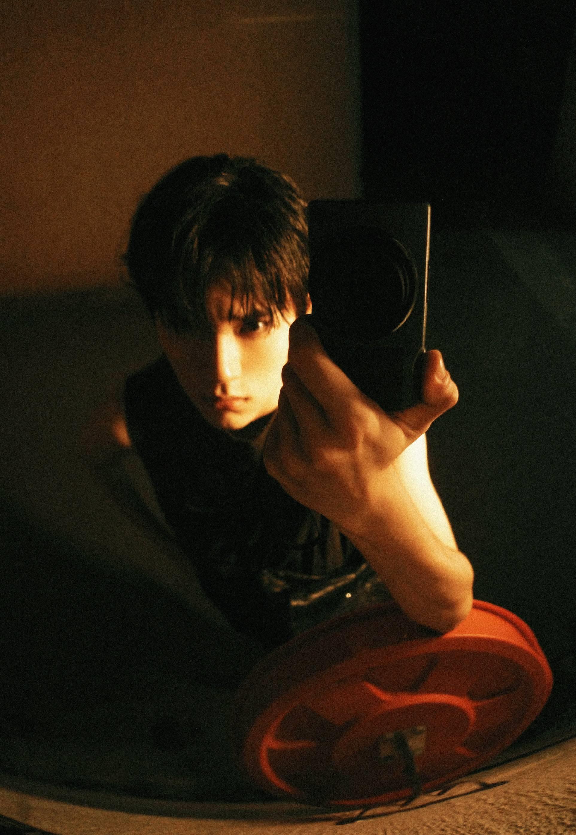 月度最in*服私**：翩翩男妲己胸残质子团，爆剧外的男*诱色**惑最致命！