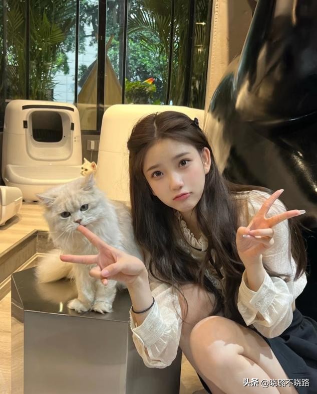 扎丸子头又好看又简单中长发,丸子头扎发简单减龄