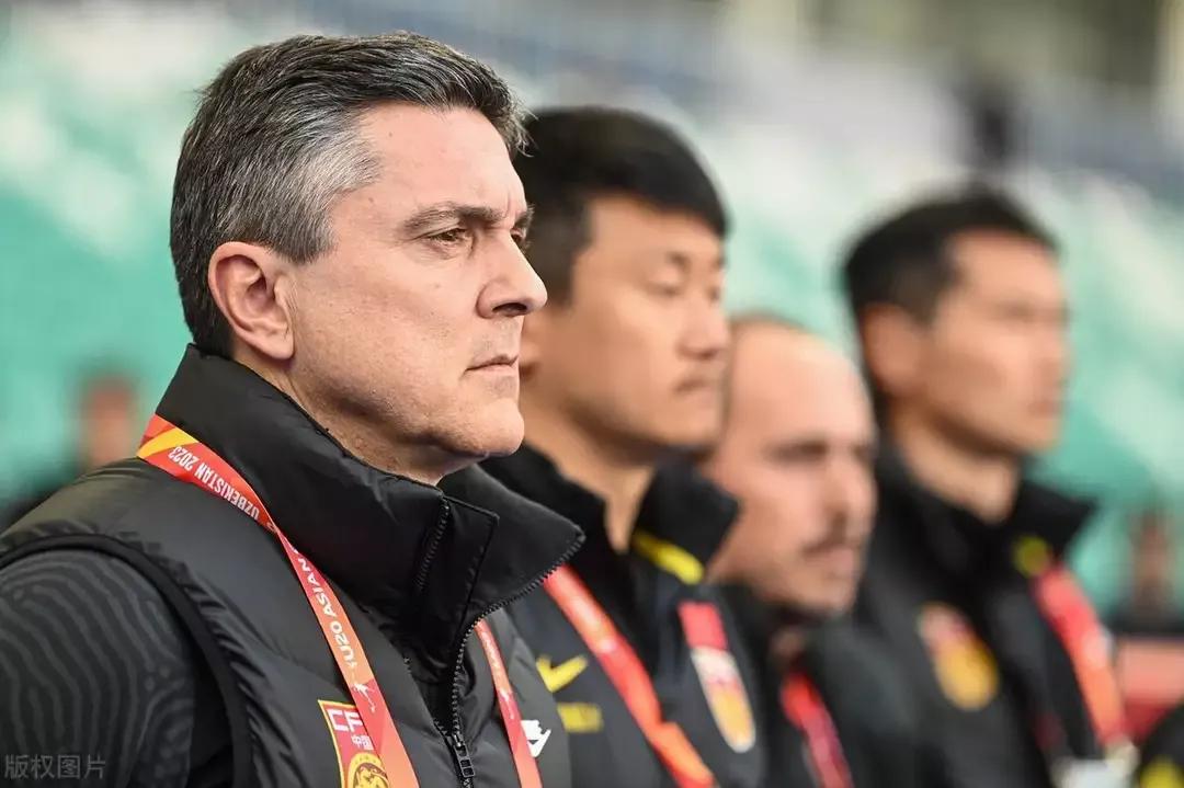 赢球才重要，既想赢又踢的好看，这个要求对于中国球队太高