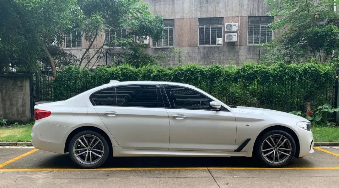 宝马电动车切换燃油车,从燃油车换到电动汽车