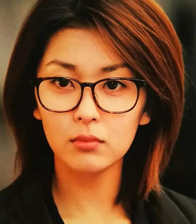 丑到让岳父称恶心，日本女神的老公为什么又老又丑，有的还特别渣