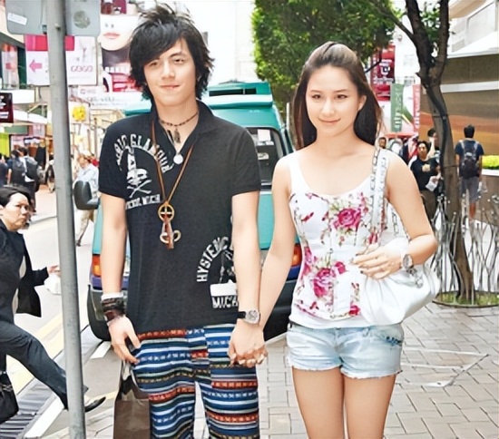 赌王何超莲吴克群视频,吴克群何超莲差几岁