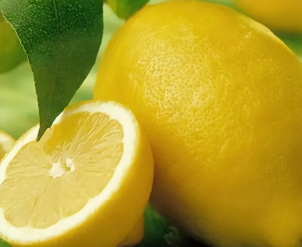 睡觉时柠檬是放枕头边还是放床头,柠檬放床头提升记忆力是真的吗