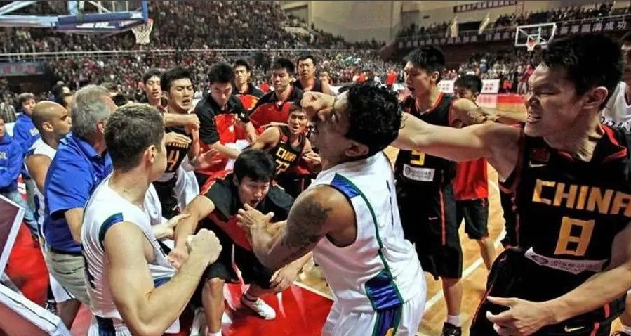 13胜1负！中国男篮VS黎巴嫩，曾大胜40分+火爆冲突，杜锋复仇