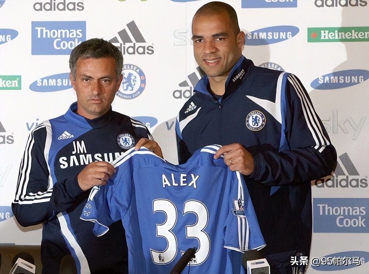 卡洛斯的外脚背射门经典,卡洛斯右脚进的任意球