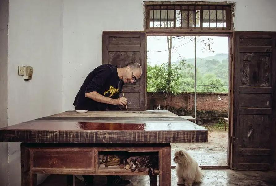 重庆法国大漆艺术家,一个法国富三代在重庆深山做漆