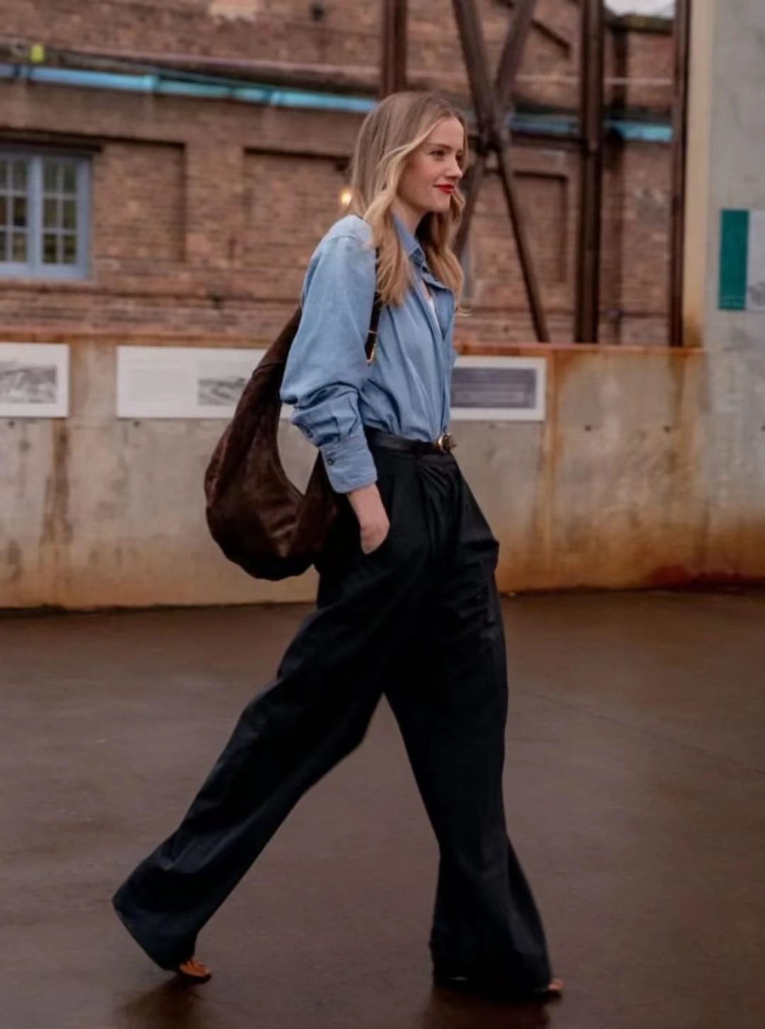 蓝色衬衫怎样搭配出时尚的感觉,藏蓝色衬衫穿搭什么风格