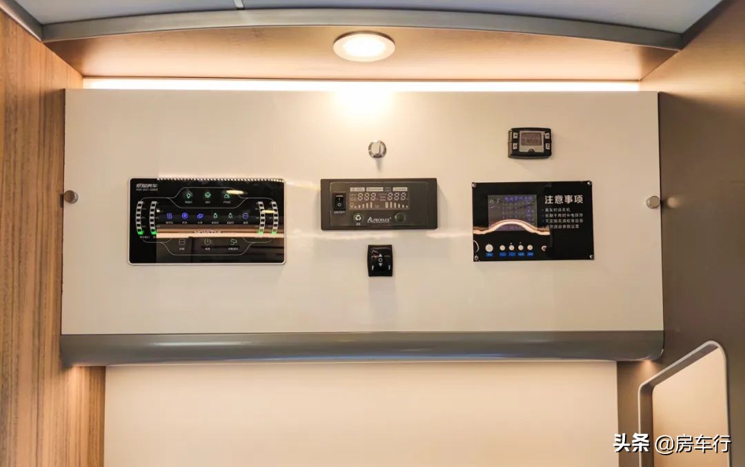 隔断式厨房，15度电+1700W太阳能，新星五十铃700P旅行官纵床版