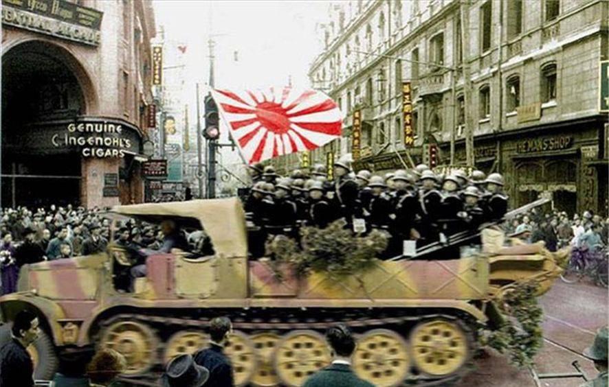 晚清残酷刑罚老照片：骑木驴游街的妇女，被当众千刀万剐的死刑犯