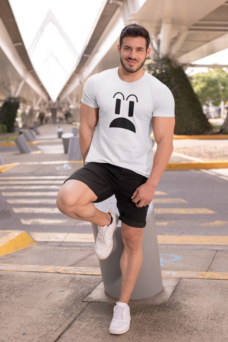 白短袖和黑短裤怎么穿更好看,短款短袖t恤怎么搭配不露肉