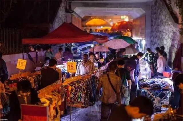 非洲“倒爷”在广州：28寸行李箱装着发财梦