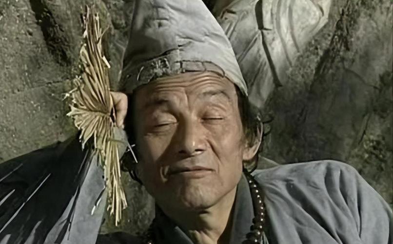 90岁游本昌说奖杯是负担,90岁游本昌获终身成就奖现场