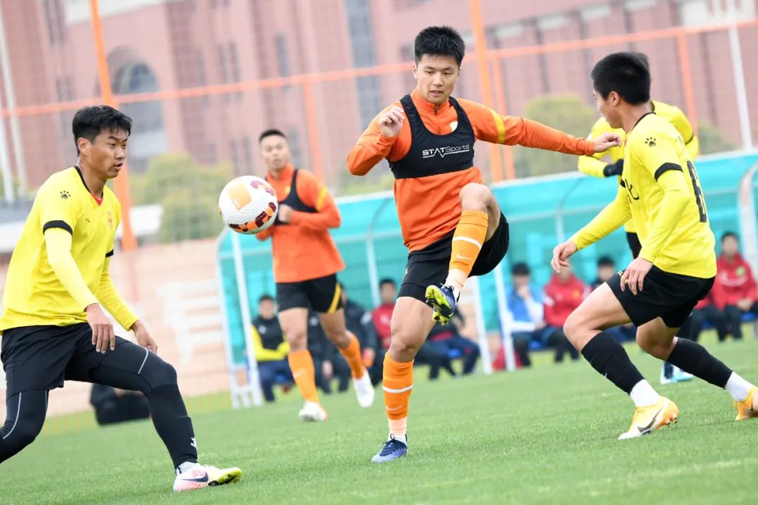 季前备战|阴雨消散，武汉队继续热身赛节奏