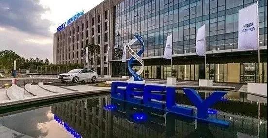 一年狂赚3300亿，恐怖的李书福