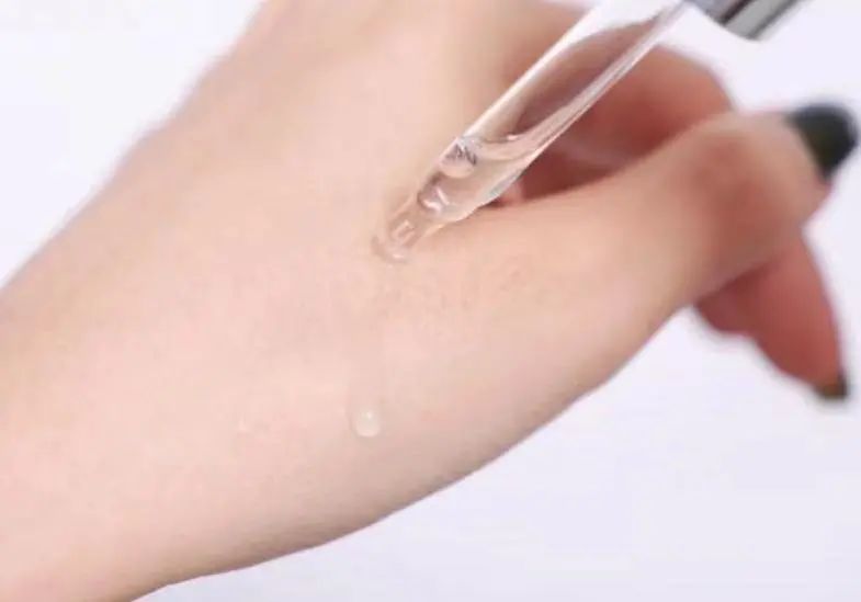 黑绷带是最好的护肤品吗,黑钥匙面霜和黑绷带哪个适合痘痘