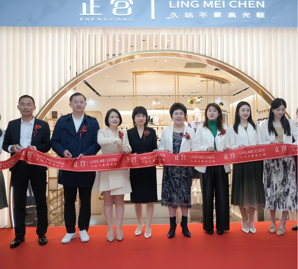 高光时刻，唯你闪耀，正宫礼服深圳罗湖KKMALL盛装开业