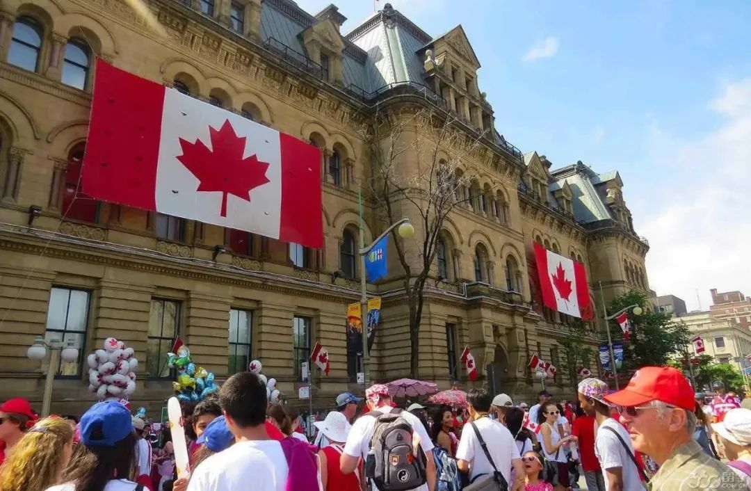 全家一步到位拿枫叶卡，加拿大SUV移民项目太香了！