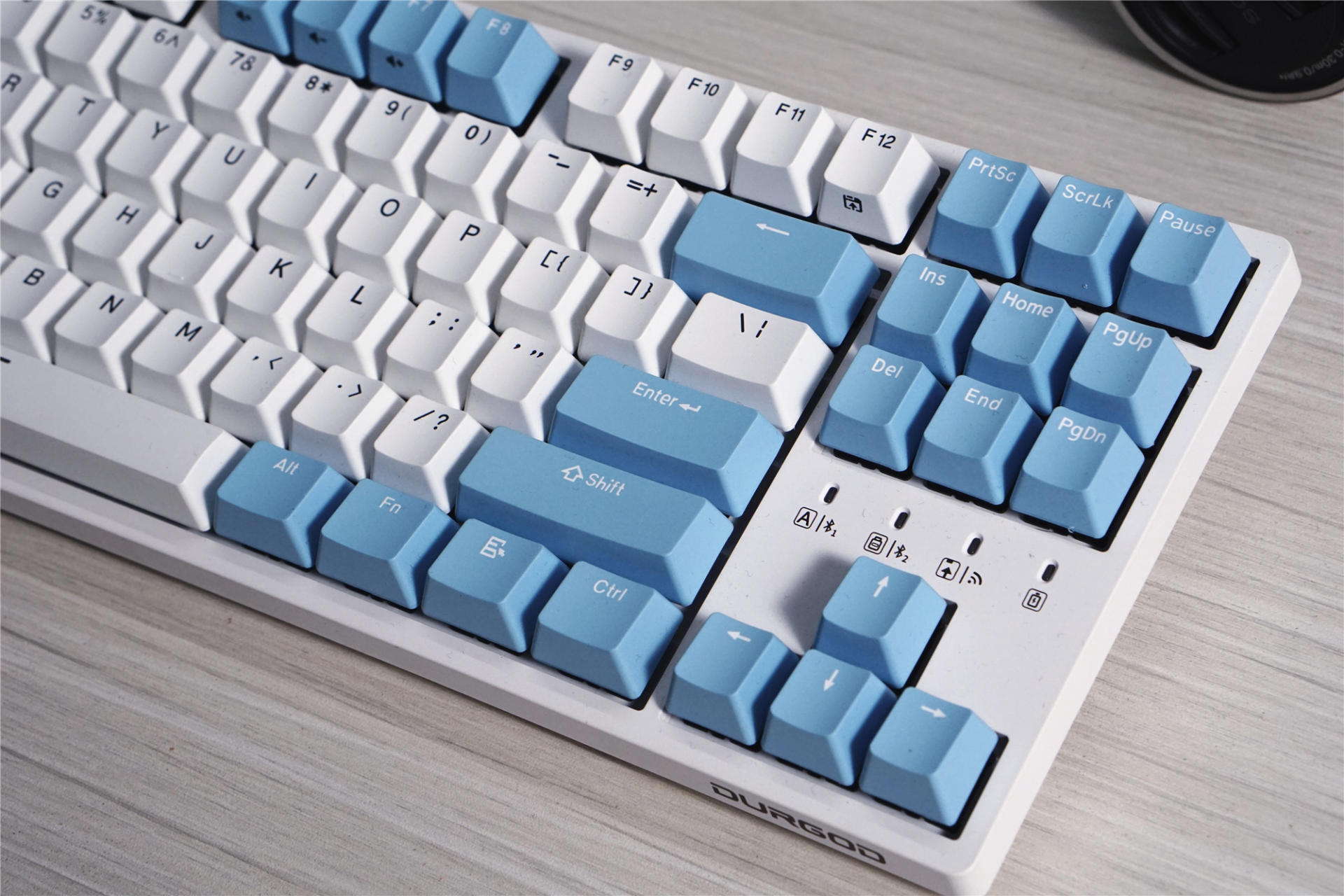 疫情期间居家找事做,耗资2W+打造纯白系居家办公桌面