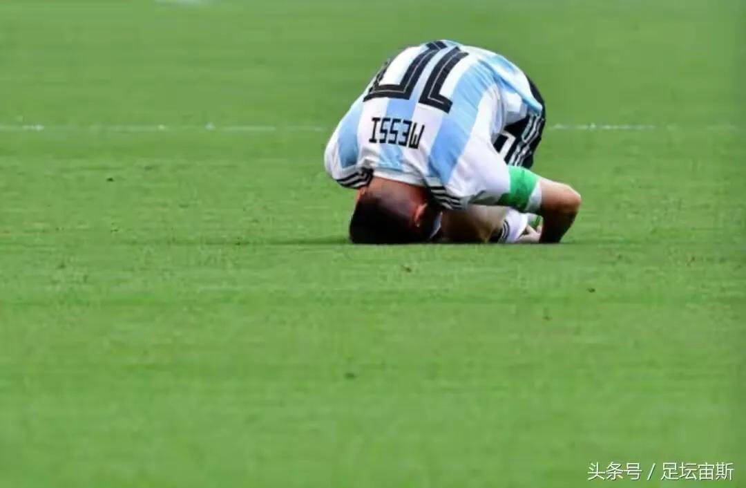 当法国队扳平比分球迷反应,当阿根廷赢得点球梅西如释重负