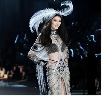 超模何穗崔始源,崔始源刘雯何穗