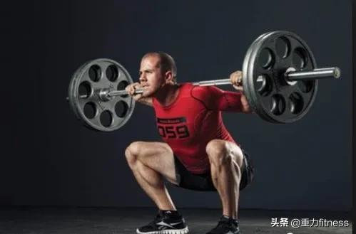 100公斤杠铃深蹲全蹲十次,杠铃深蹲全蹲与半蹲的区别