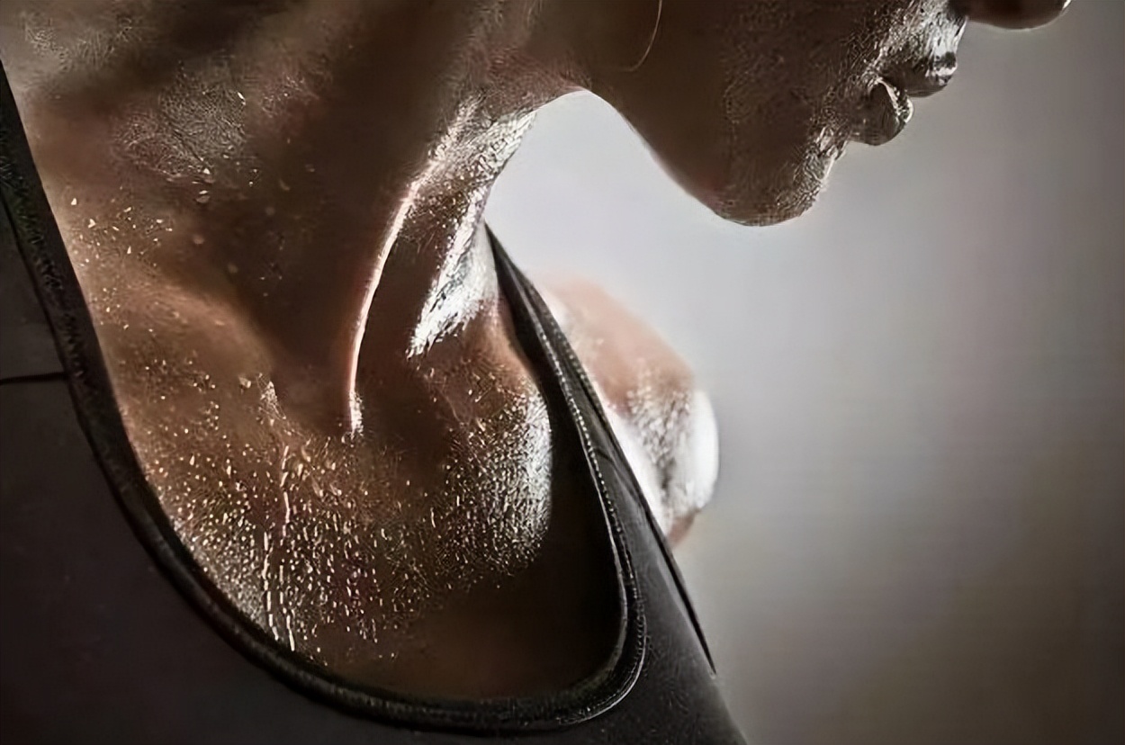 半夜出汗全身湿透是不是阳了,半夜出汗把被子都湿了是什么原因