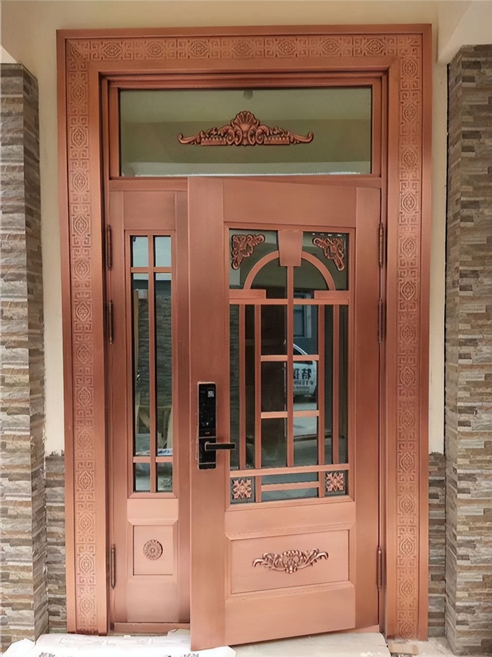 真铜门与仿铜门有什么区别呢,仿铜门和防盗门一样吗